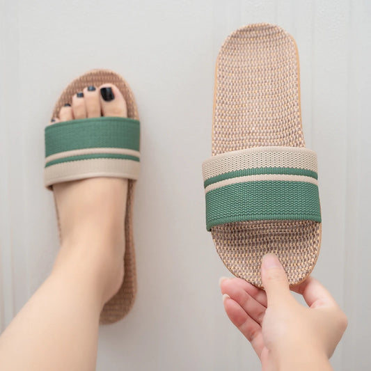 Letnie klapki damskie – lekkie, domowe, plażowe
