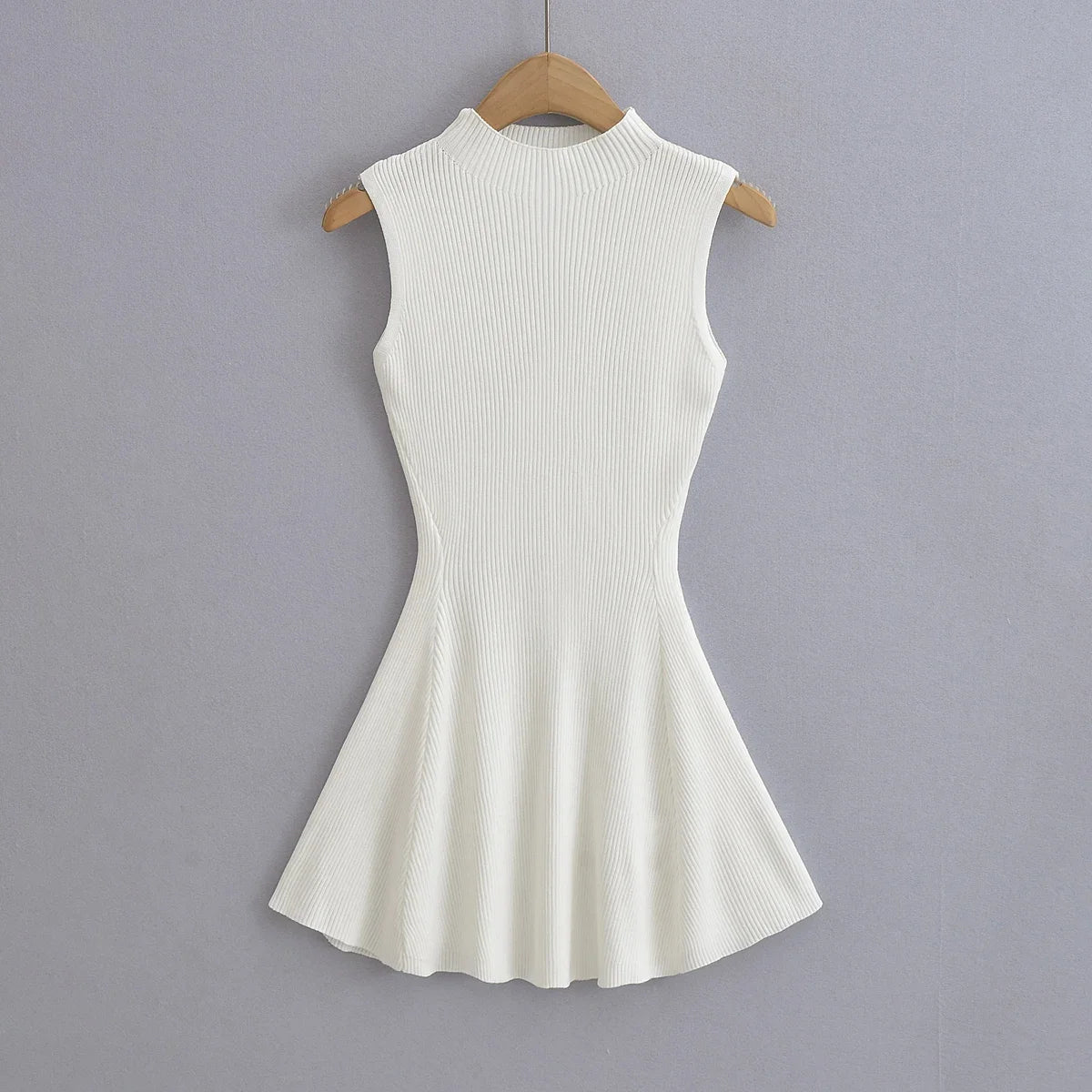 Dzianinowa sukienka mini bodycon – letnia, elegancka — Sukienka — EldoradoShop