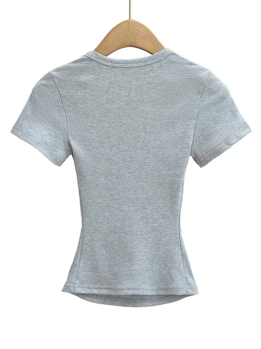 Crop top z kwadratowym dekoltem – elastyczny, dopasowany, letni