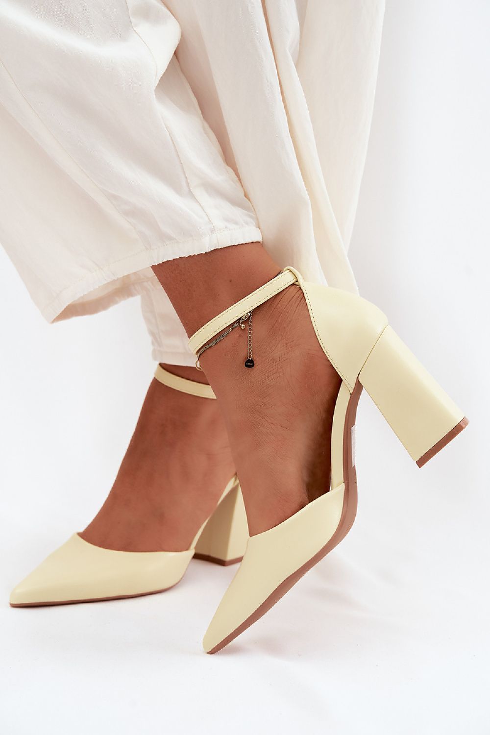 Czółenka Model Selvra 8707 Yellow Skóra - Step in style
