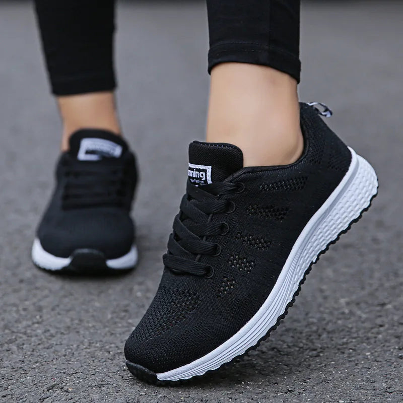 Buty casual damskie – siatkowe, na płaskiej podeszwie — Obuwie — EldoradoShop