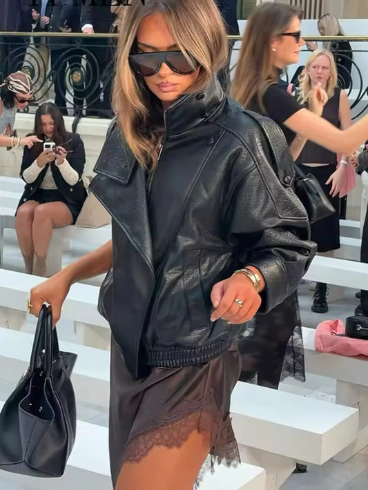 Czarna kurtka ze sztucznej skóry oversize – streetwear, jesień/zima 2026