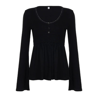 Sweter french chic – koronkowe detale, dzwonkowy rękaw — Swetry — EldoradoShop