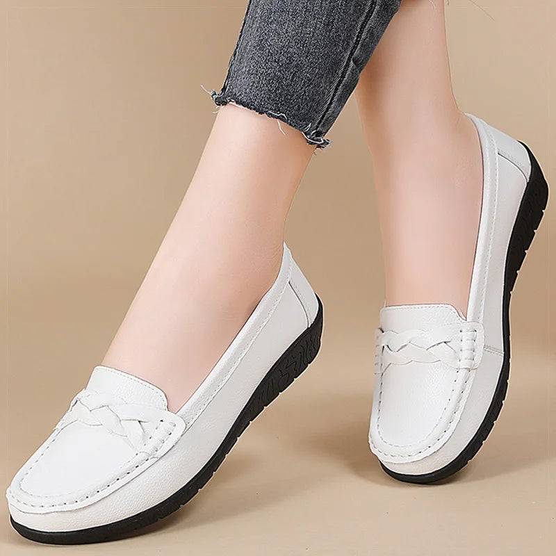 Mokasyny damskie slip-on – skórzane, płaskie — Obuwie — EldoradoShop