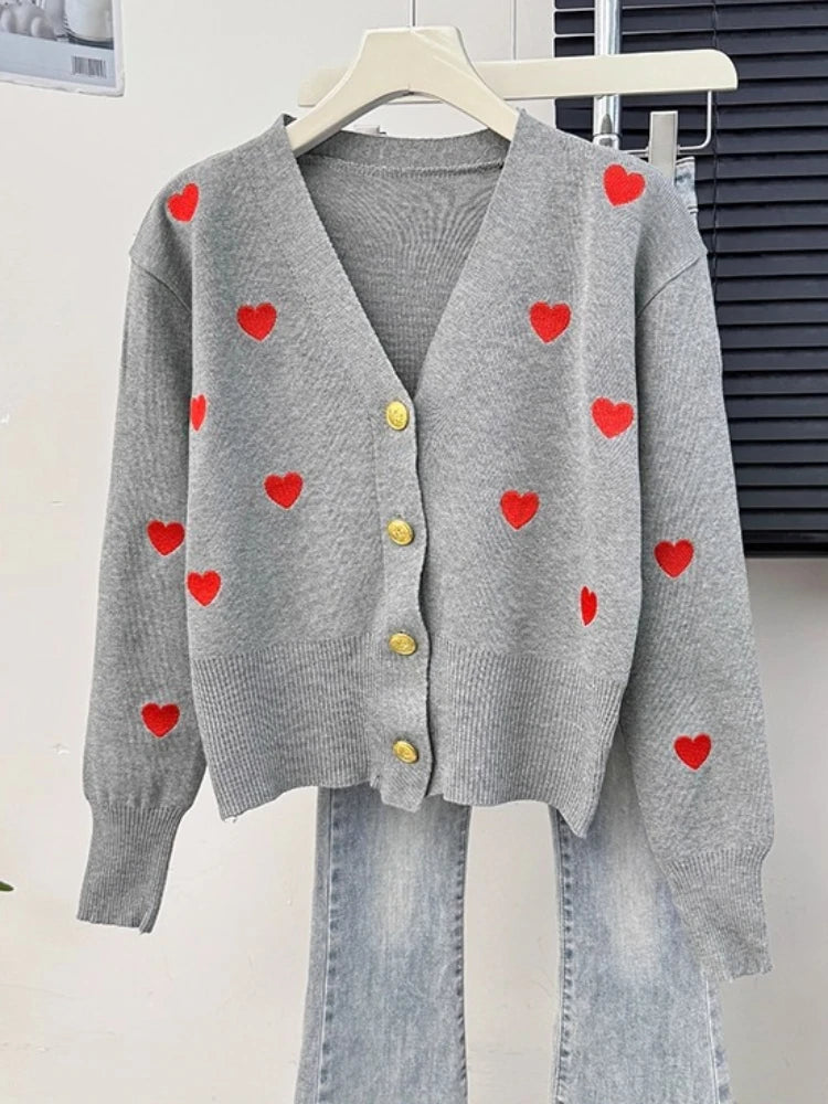 Kardigan z serduszkowymi guzikami – kobiecy, V-neck — Swetry — EldoradoShop