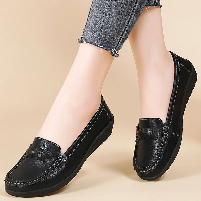 Mokasyny damskie slip-on – skórzane, płaskie — Obuwie — EldoradoShop