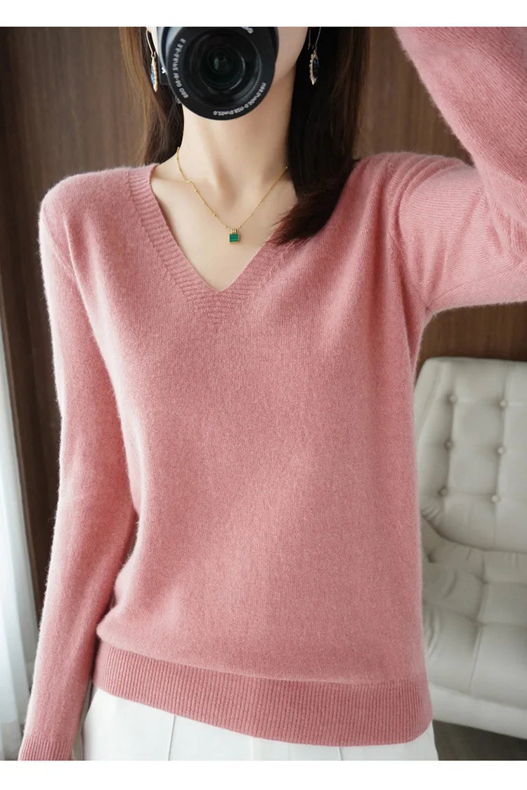 Sweter V-neck slim fit – kobiecy, 2026