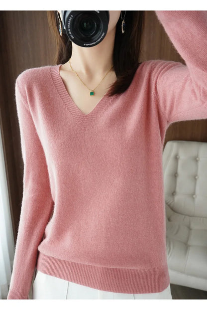 Sweter V-neck slim fit – kobiecy, 2026