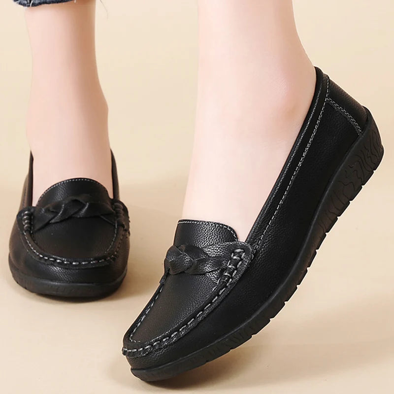 Mokasyny damskie slip-on – skórzane, płaskie — Obuwie — EldoradoShop