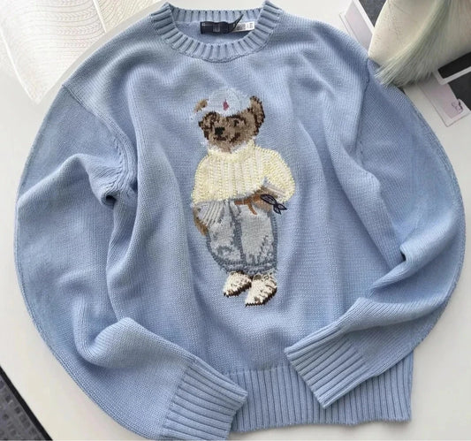 Bawełniany sweter z haftem niedźwiedzia – okrągły dekolt