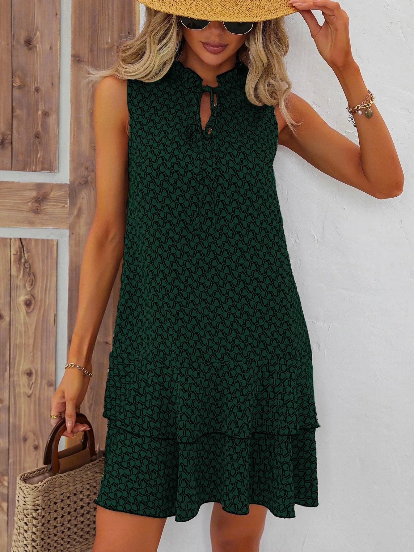 Letnia sukienka boho – mini, dekolt V, wiązanie — Sukienka — EldoradoShop