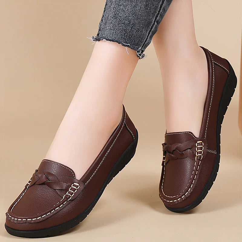 Mokasyny damskie slip-on – skórzane, płaskie — Obuwie — EldoradoShop