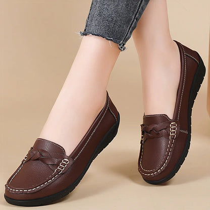 Mokasyny damskie slip-on – skórzane, płaskie — Obuwie — EldoradoShop