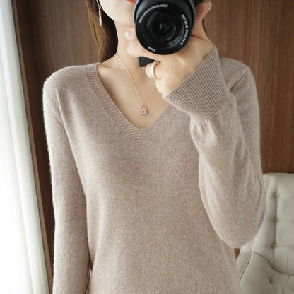 Sweter V-neck slim fit – kobiecy, 2026