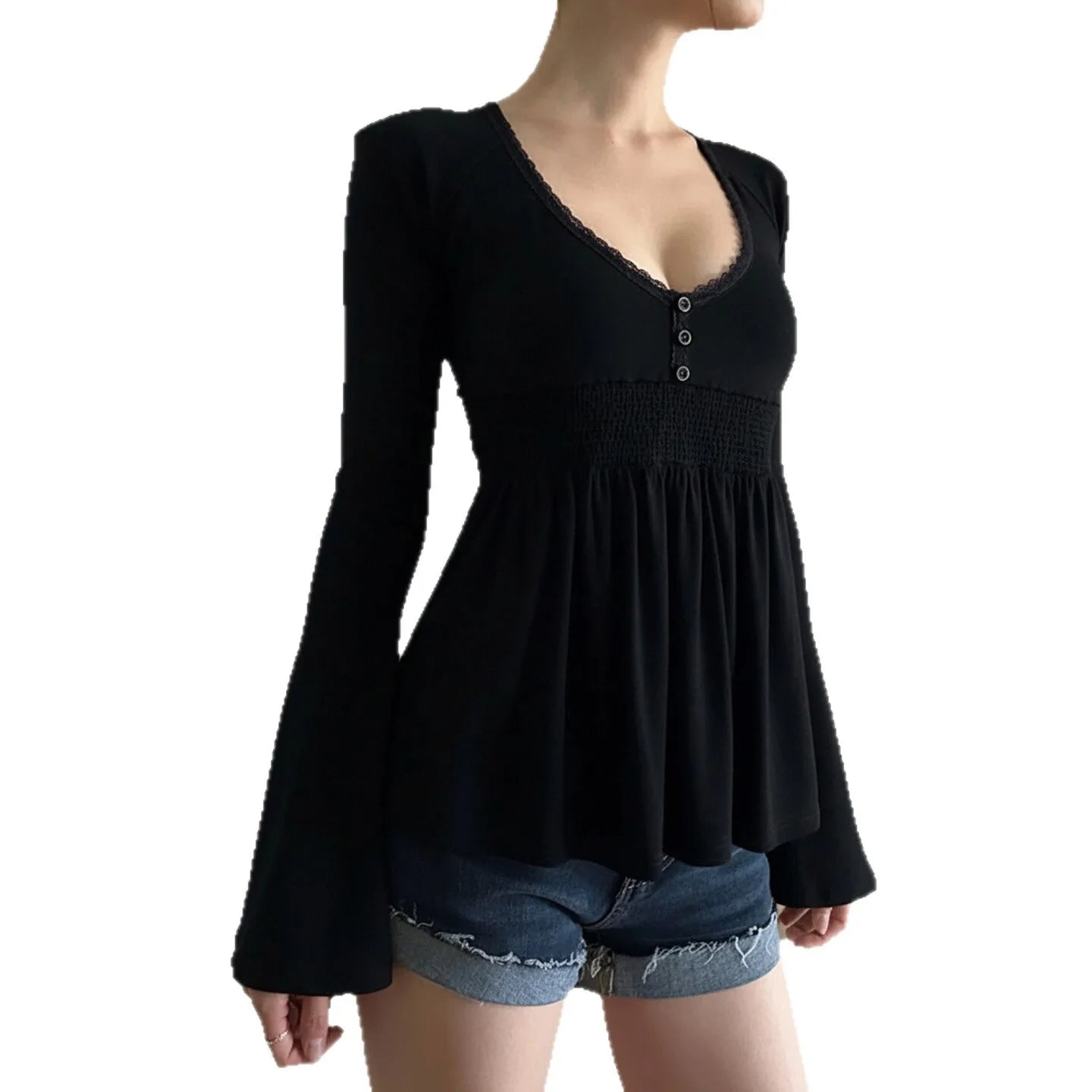 Sweter french chic – koronkowe detale, dzwonkowy rękaw — Swetry — EldoradoShop