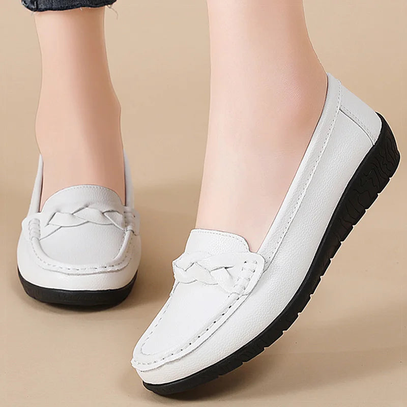 Mokasyny damskie slip-on – skórzane, płaskie — Obuwie — EldoradoShop