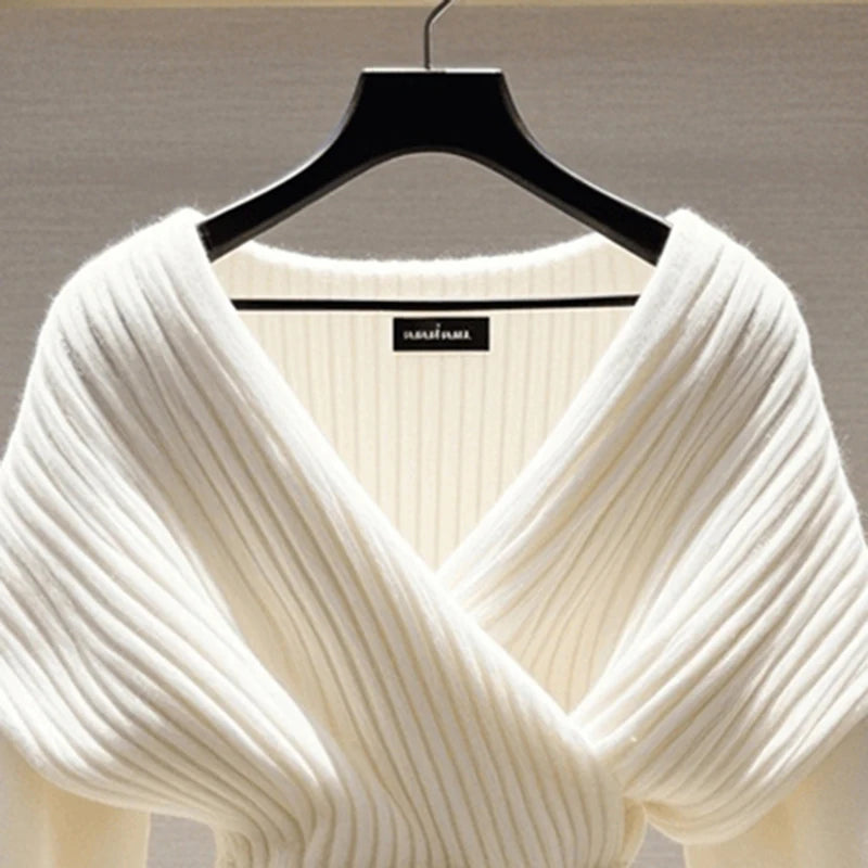 Biały sweter vintage V-neck – luksusowy, modny — biała — Swetry — EldoradoShop