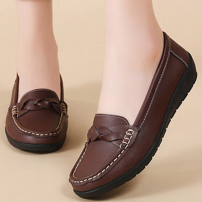 Mokasyny damskie slip-on – skórzane, płaskie — Obuwie — EldoradoShop