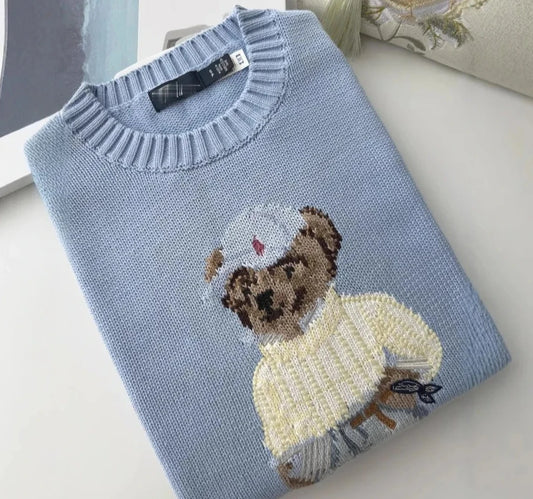 Bawełniany sweter z haftem niedźwiedzia – okrągły dekolt