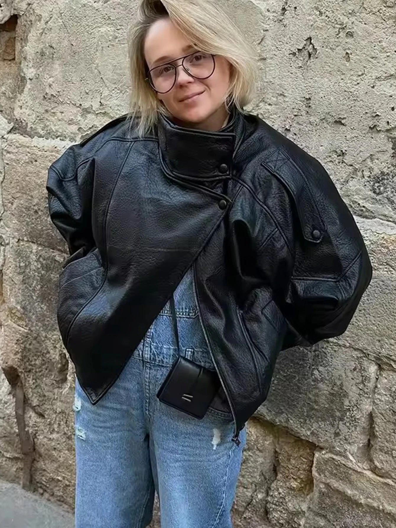 Czarna kurtka ze sztucznej skóry oversize – streetwear, jesień/zima 2026 — czarna — Kurtki — EldoradoShop