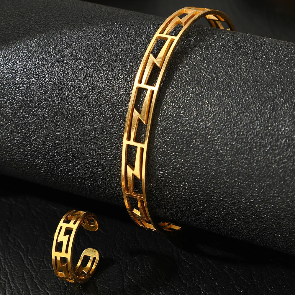 Elegancki zestaw biżuterii damskiej – złota bransoletka z pierścionkiem