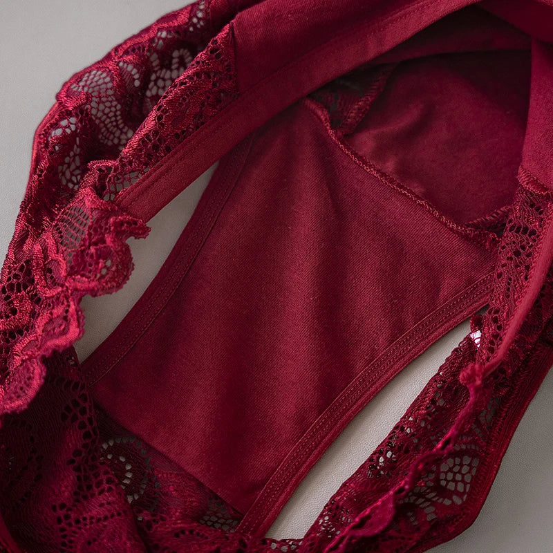 Koronkowe figi damskie – zestaw 3 szt., haftowane — Bielizna — EldoradoShop