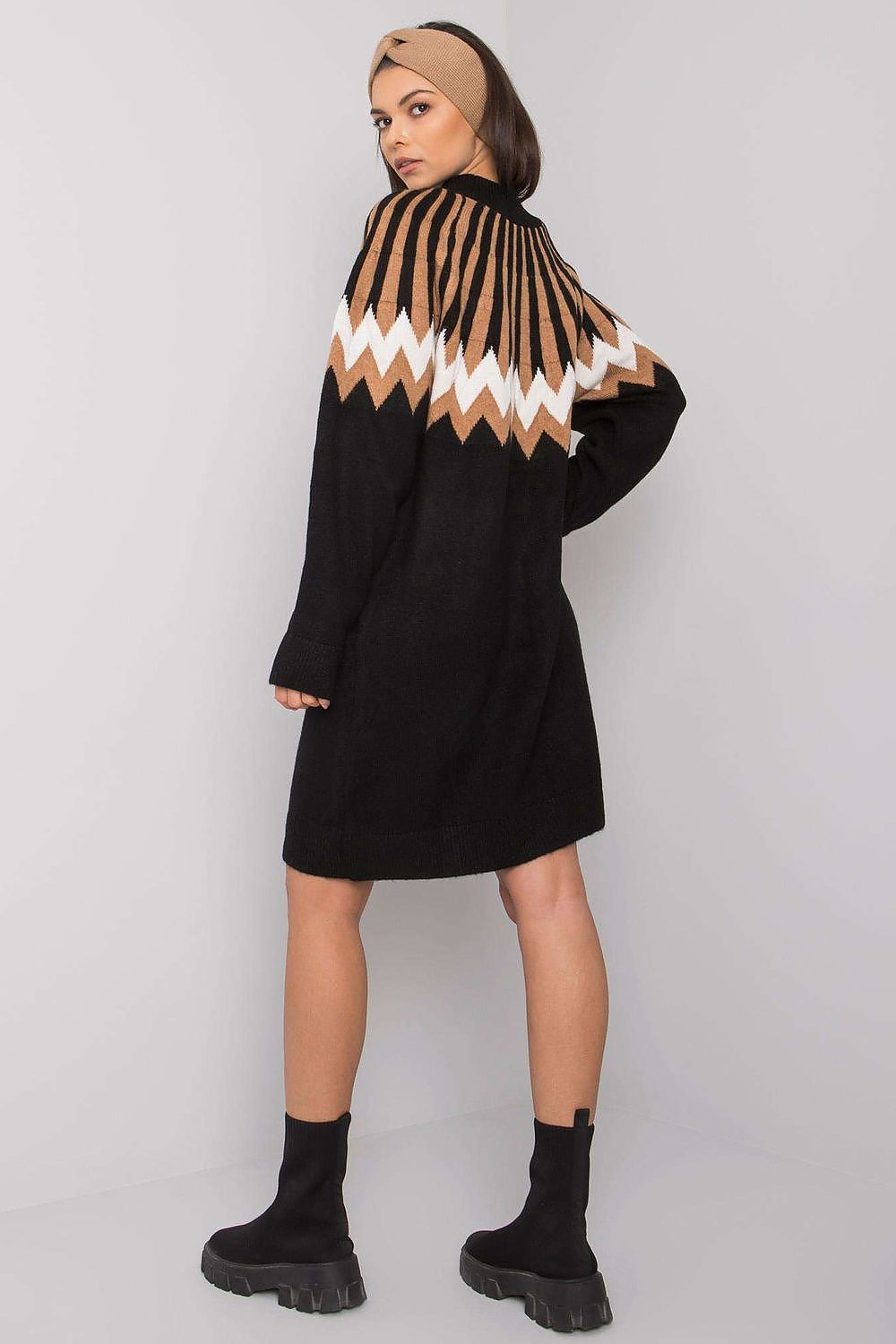  Sukienka Model LC-SK-0098.37X Black - Rue Paris 
