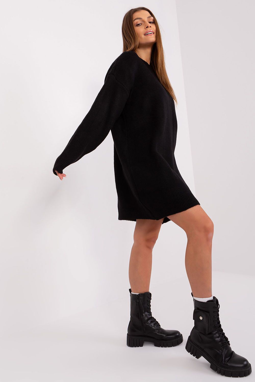  Sukienka Model LC-SK-0568.01P Black - Rue Paris 