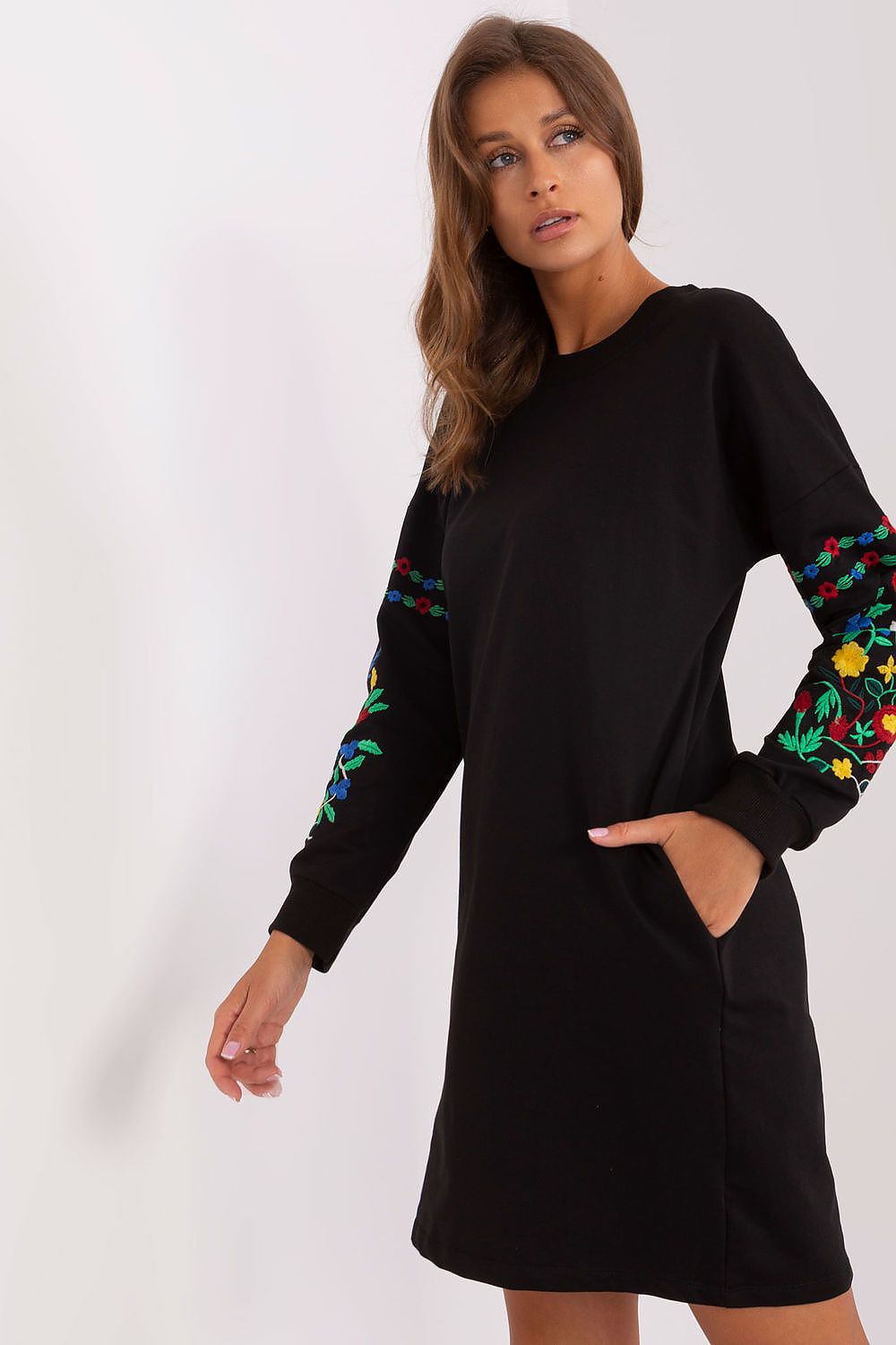  Sukienka Model RV-SK-8979.94P Black - Rue Paris 