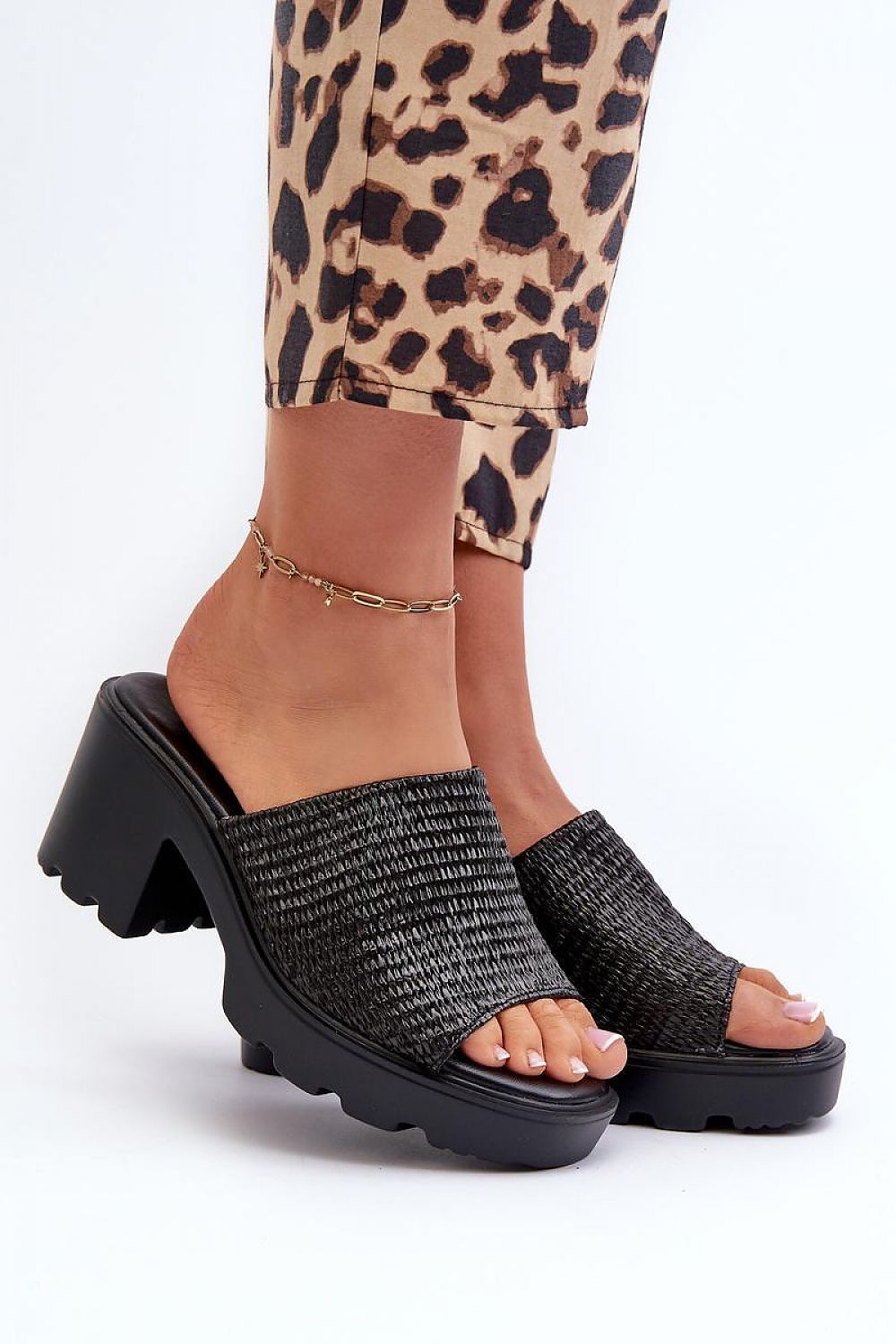  Sandał Klapki Model Titantha 24SD98-6989 Black - Step in style 