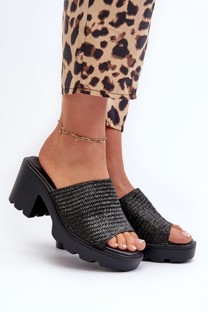  Sandał Klapki Model Titantha 24SD98-6989 Black - Step in style 