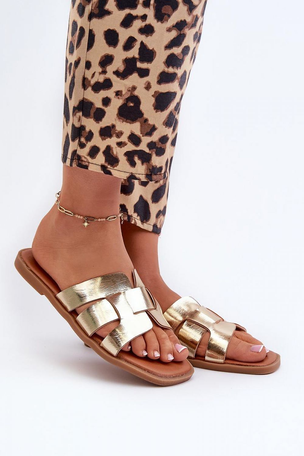  Sandał Klapki Model Risamay 24SD35-7089 Gold - Step in style 