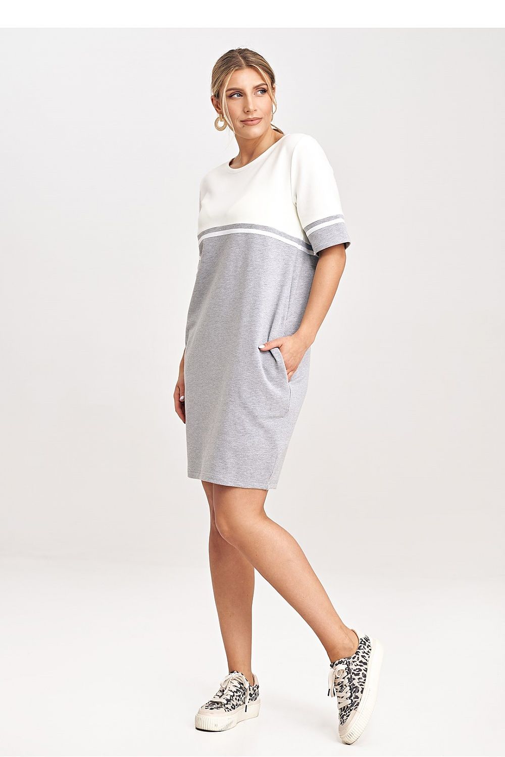  Sukienka Model M1028 Grey/Ecru - Figl 