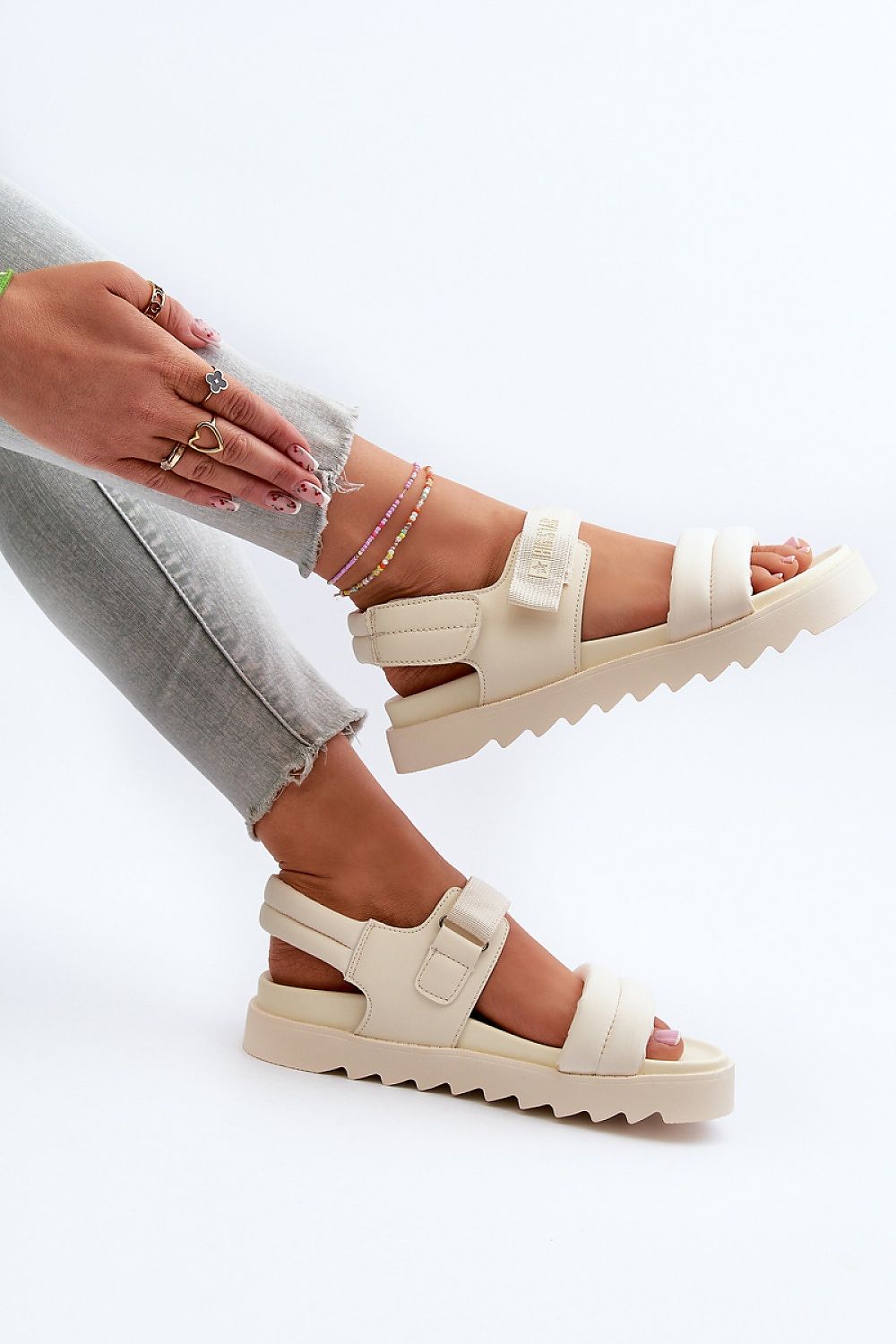 Sandały Model Big Star NN274751 Beige - Step in style 