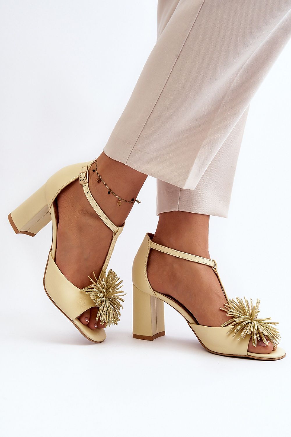  Sandały Model Laura Messi 2758 Beige - Step in style 
