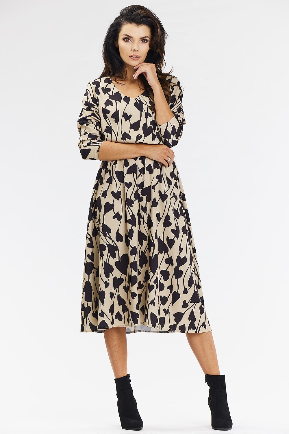  Sukienka Model A666 Beige/Black Hearts - awama 