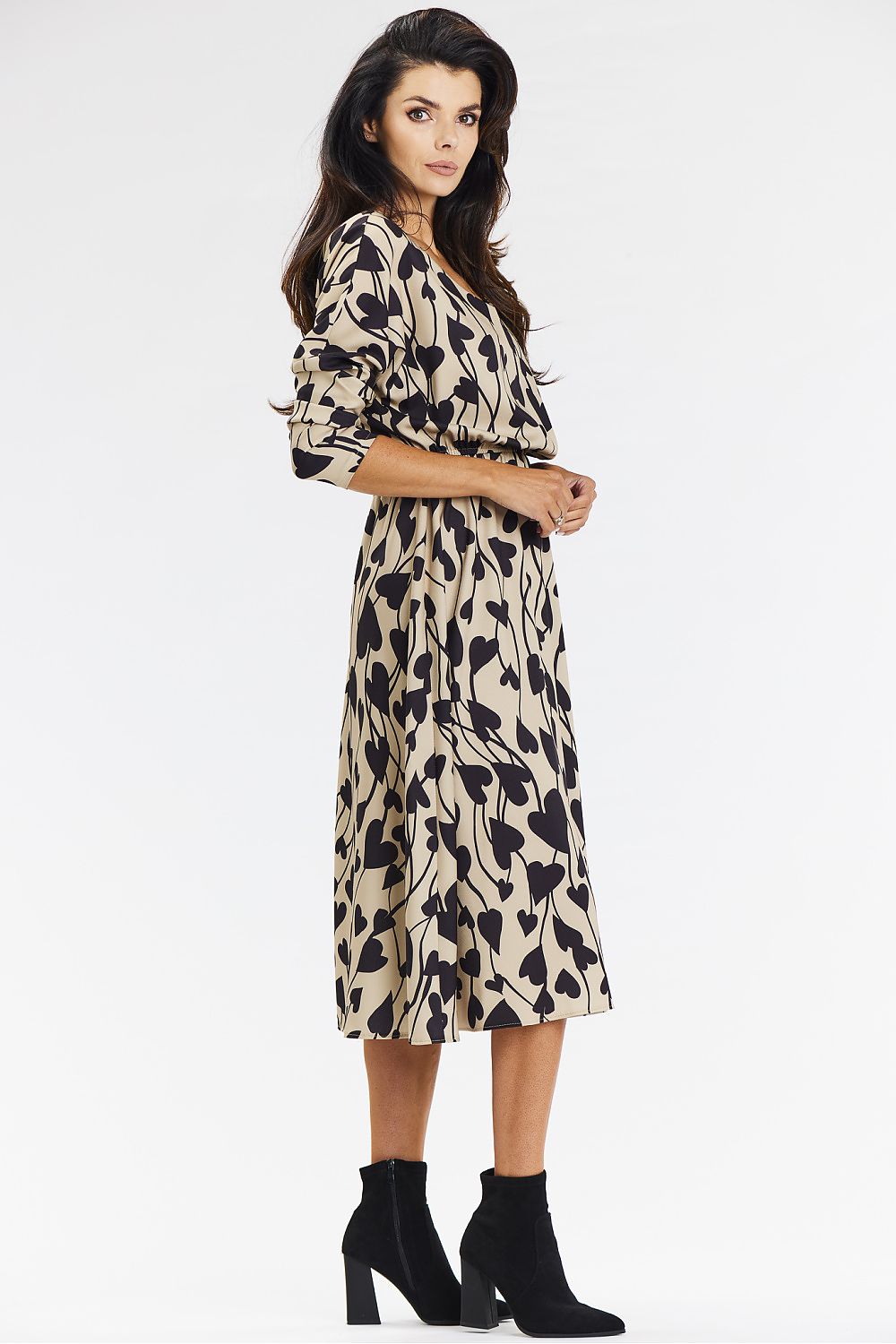  Sukienka Model A666 Beige/Black Hearts - awama 