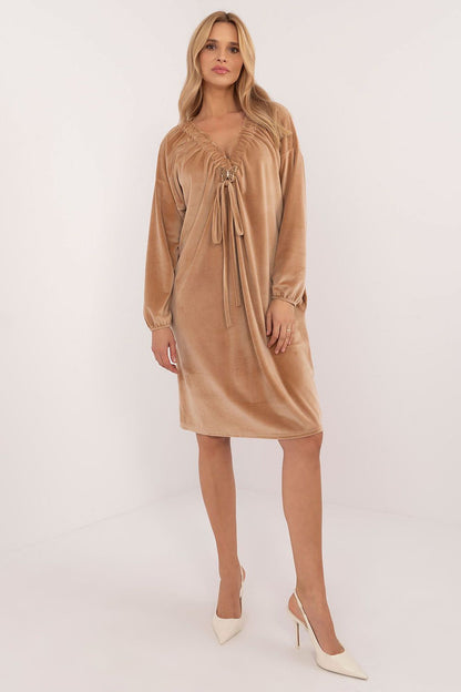  Sukienka Model DHJ-SK-19890.86P Camel - Italy Moda 