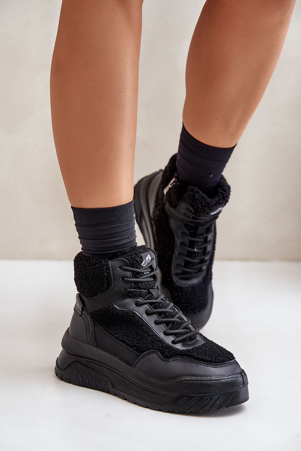   Buty Sportowe Model Lee Cooper LCJ-24-47-3145 Black - Step in style 