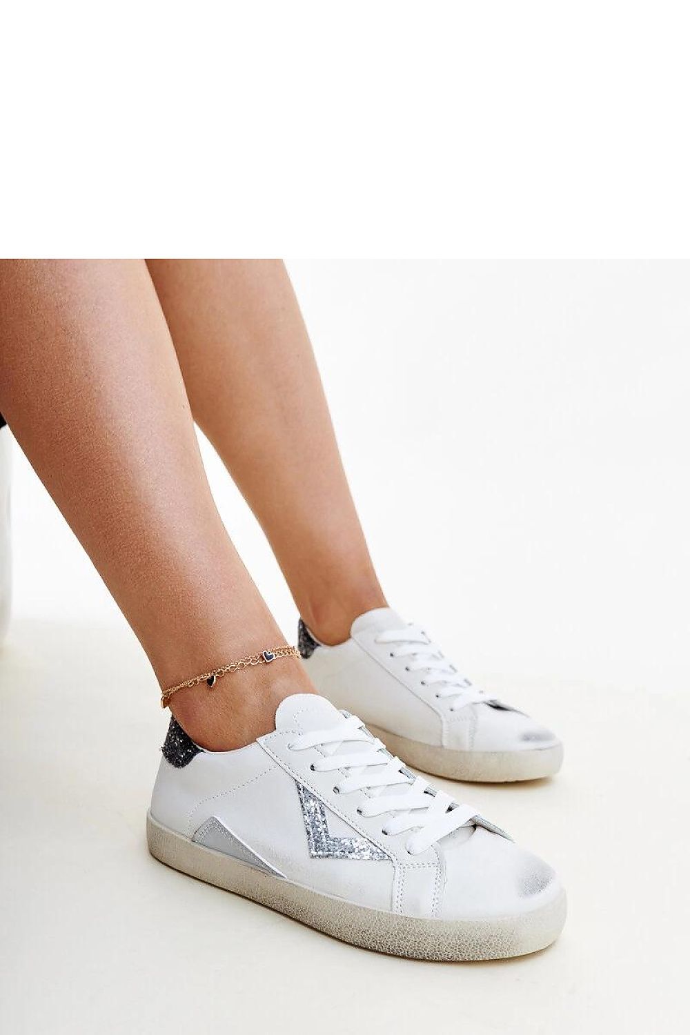   Białe sneakersy z efektem ,,znoszenia`` Gombola - Solea 
