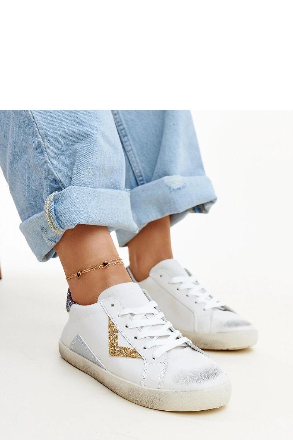   Białe sneakersy z efektem ,,znoszenia`` Gombola - Solea 