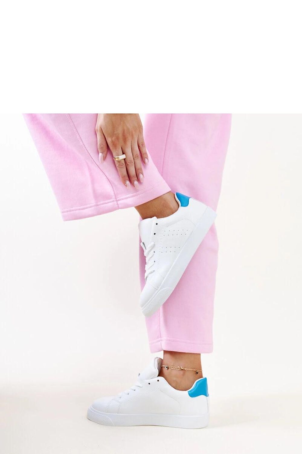   Biało-niebieskie sneakersy Akila - Solea 