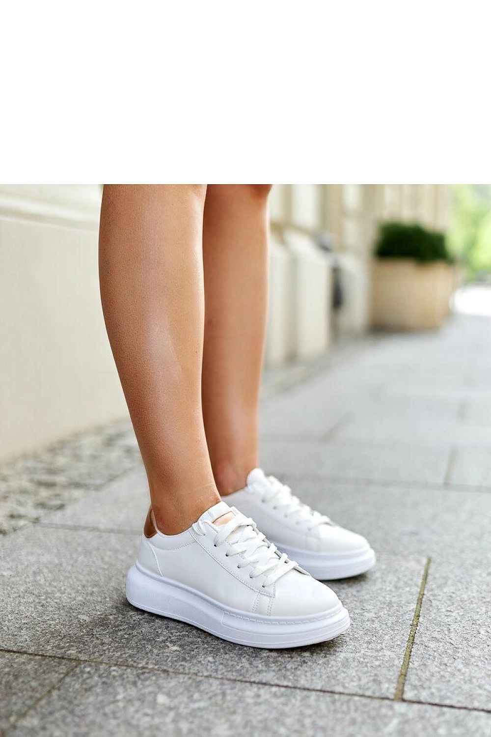   Białe sneakersy na grubej podeszwie Ivalu - Solea 