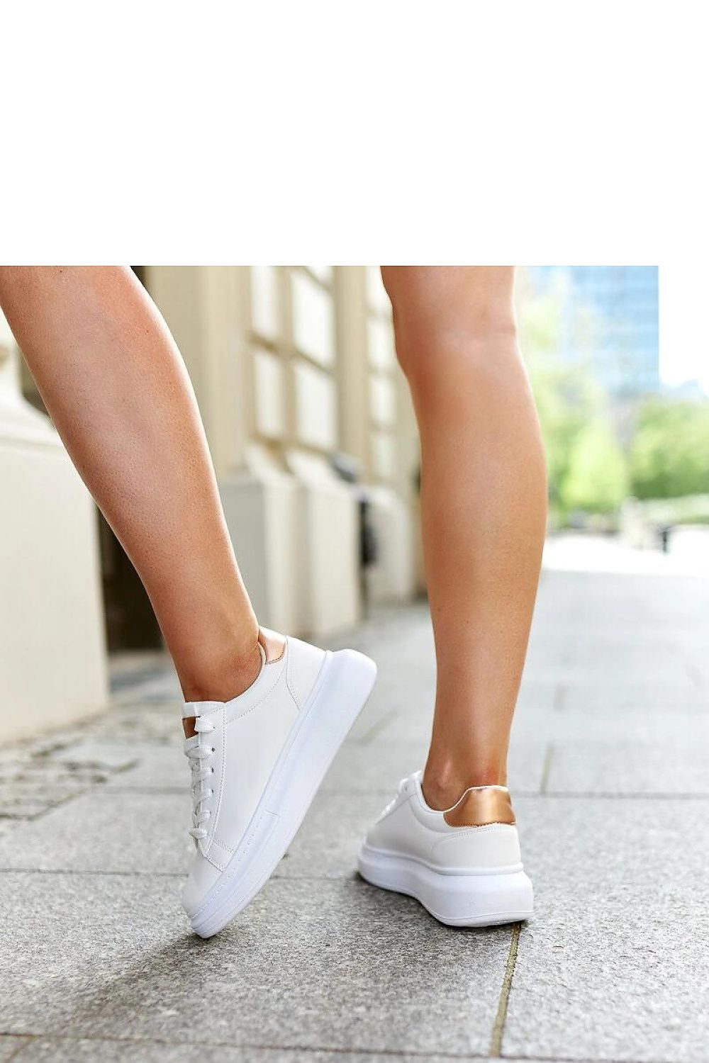   Białe sneakersy na grubej podeszwie Ivalu - Solea 