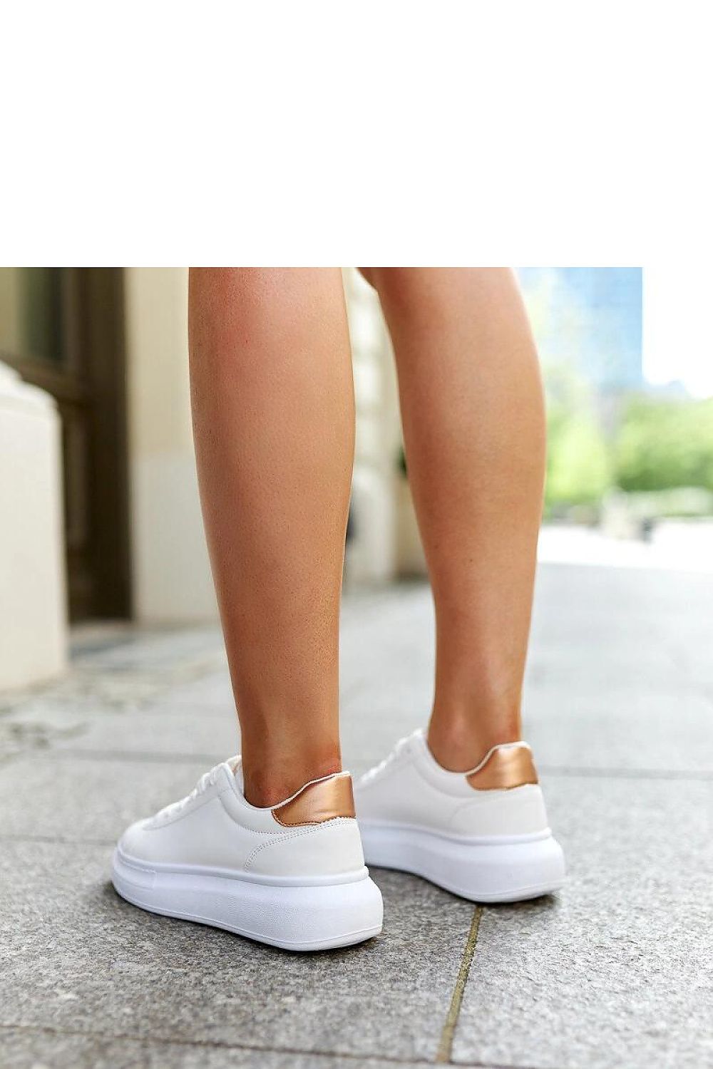   Białe sneakersy na grubej podeszwie Ivalu - Solea 