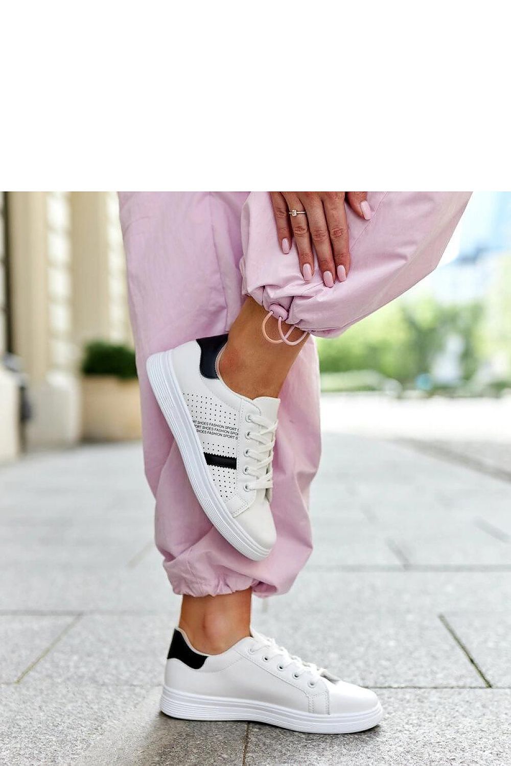   Biało-czarne sneakersy eko skóra Berdine - Solea 