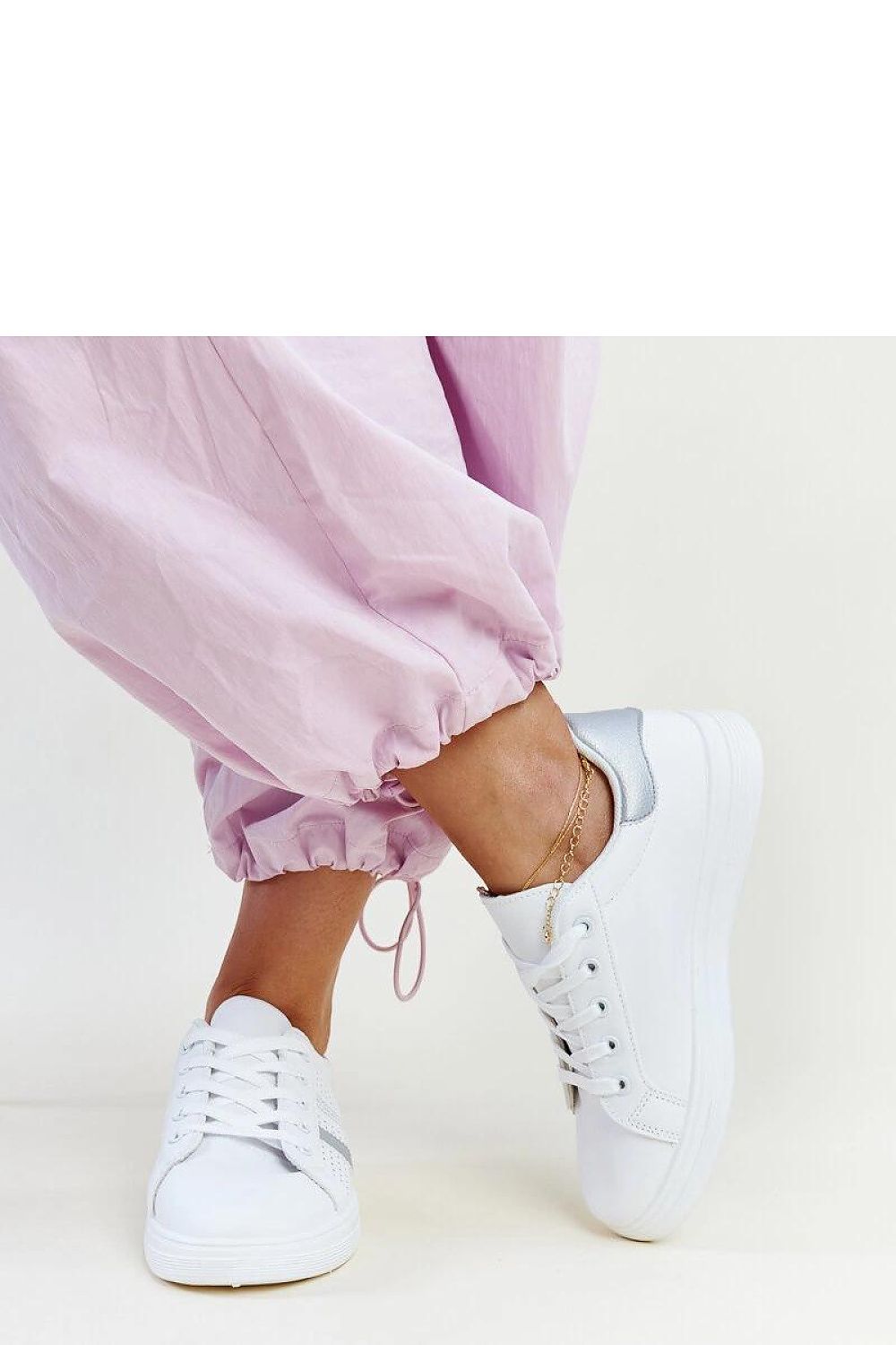   Biało-srebrne sneakersy eko skóra Berdine - Solea 