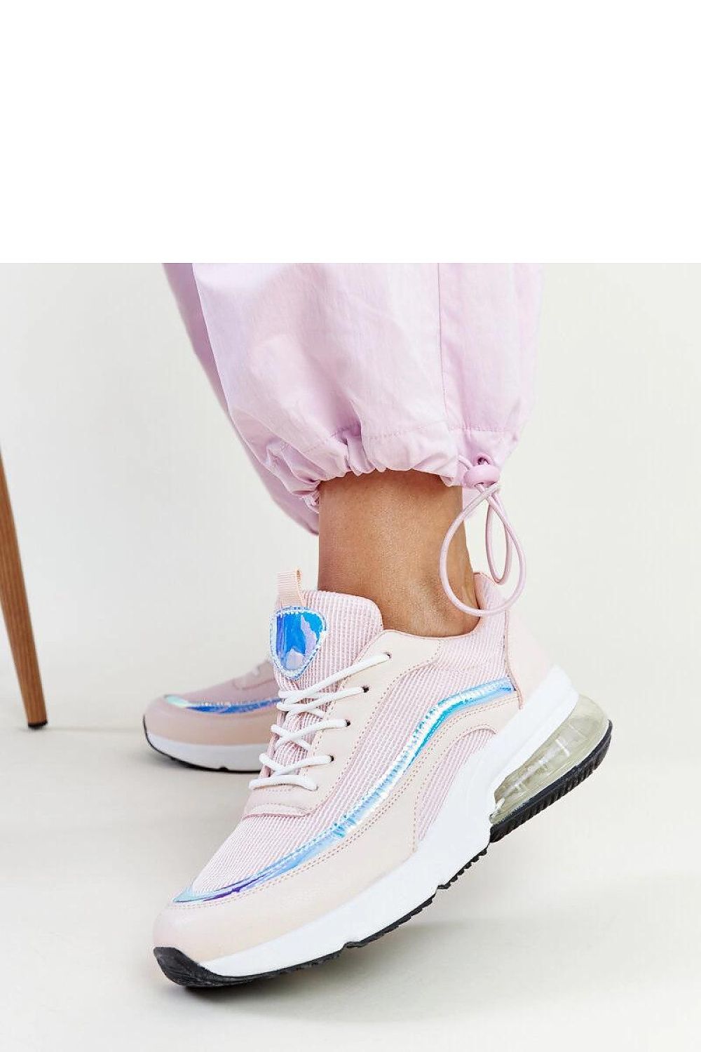   Różowe sneakersy z hologramem Jelka - Solea 