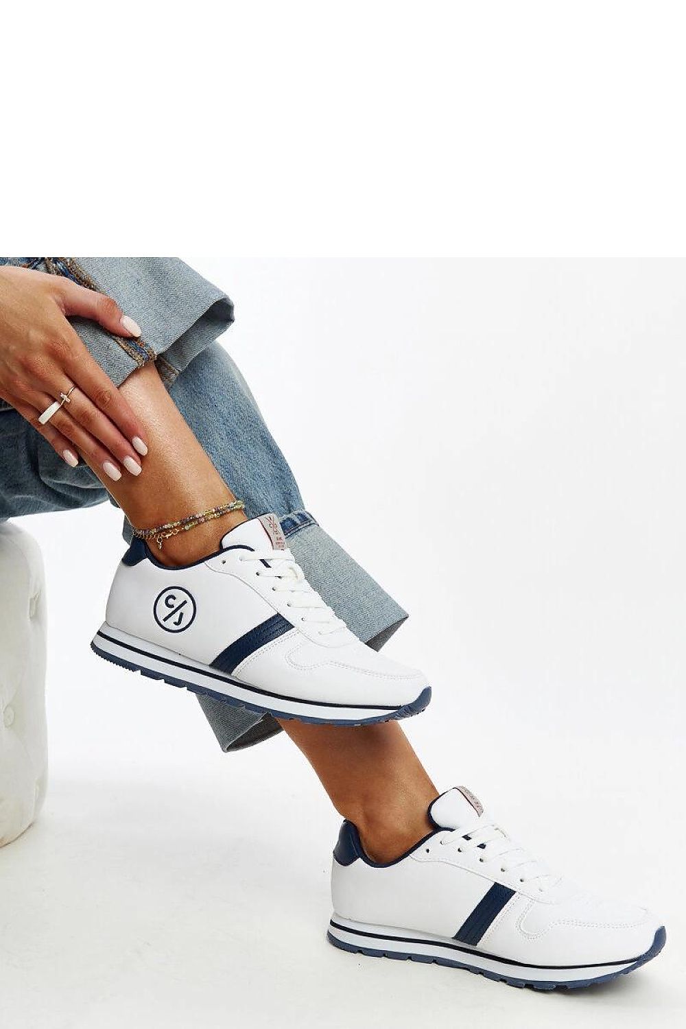   Biało-granatowe sneakersy damskie CROSS JEANS - Solea 