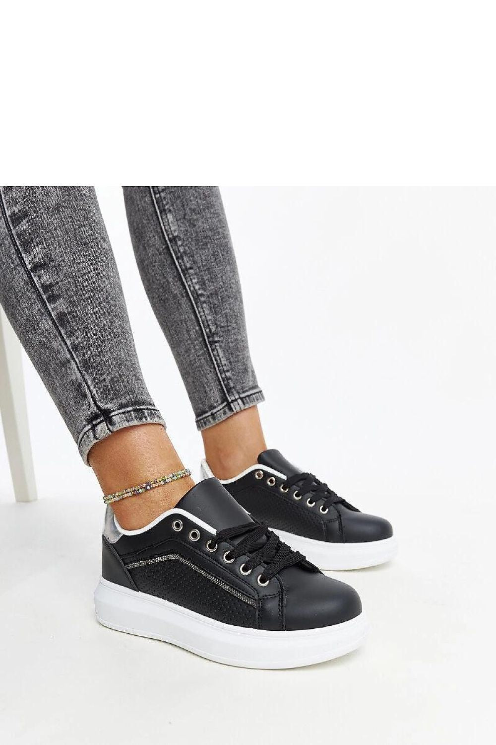   Czarne sneakersy z ozdobnymi cyrkoniami Perica - Solea 